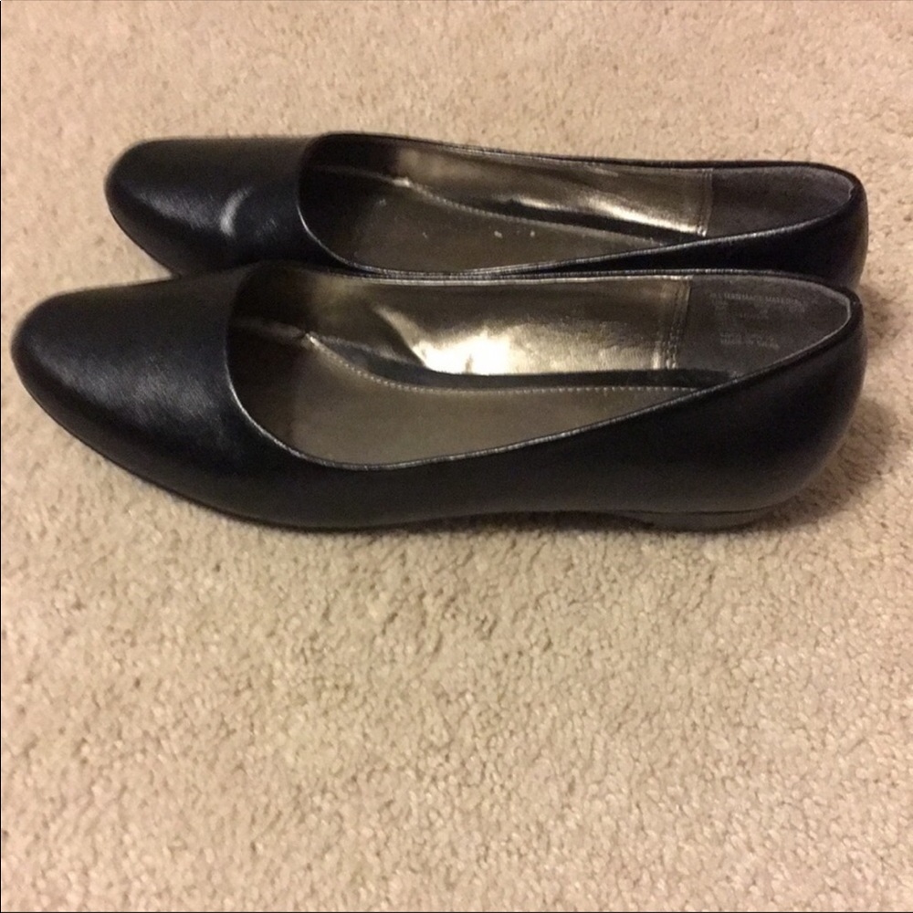 Black dress flats
